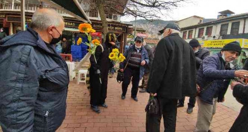 Bursa arı adam oldu; sokak sokak ısırmak için stokçu aradı