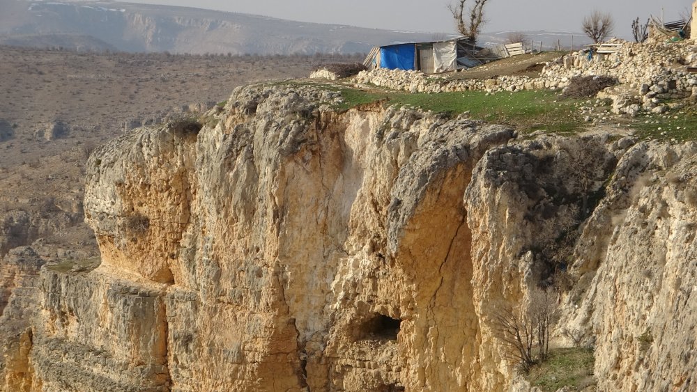 Ürküten görüntü! Dağlardaki dev yarıklar depremin şiddetini ortaya koydu