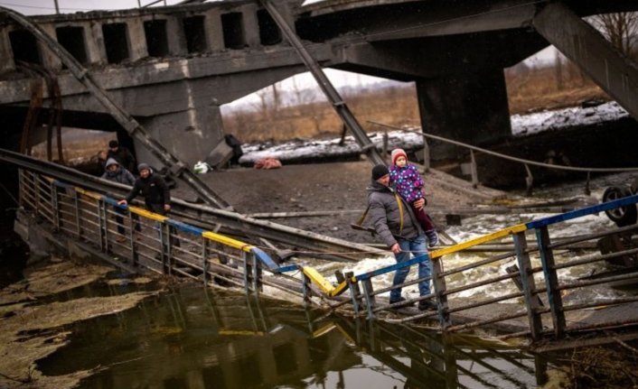 Savaşta 8. gün! Ukrayna, Kiev'e yürüyen Rus ordusunu engellemek için köprüleri patlatıyor