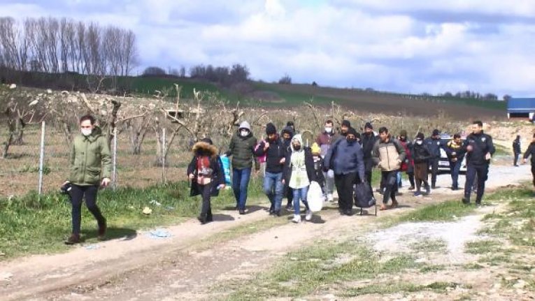 Göçmenleri 'Yunanistan' diyerek Büyükçekmece'ye bıraktılar