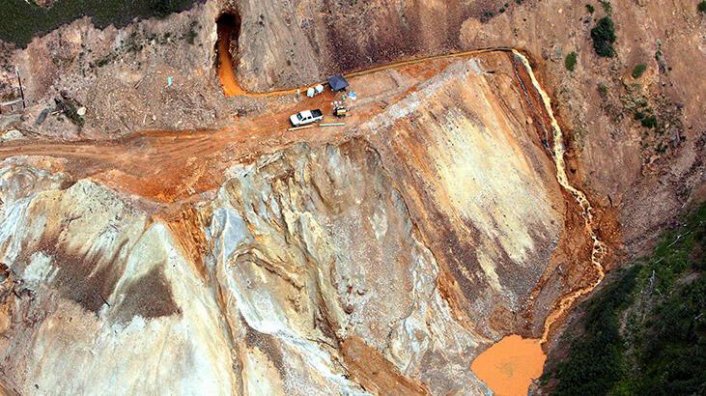 Altın madeninde patlama: 60 ölü