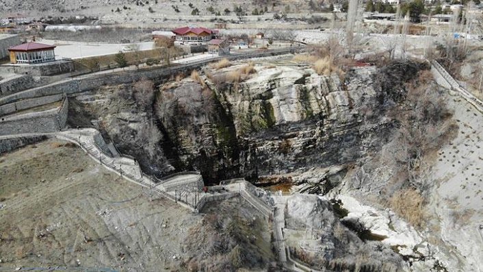 Asya ve Avrupa’nın en yüksek şelalesiydi! Bir damla su kalmadı