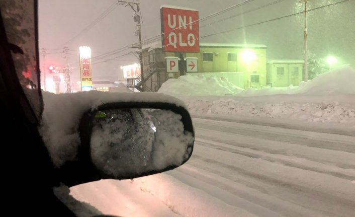 Japonya'da şiddetli kar yağışı hayatı olumsuz etkiledi