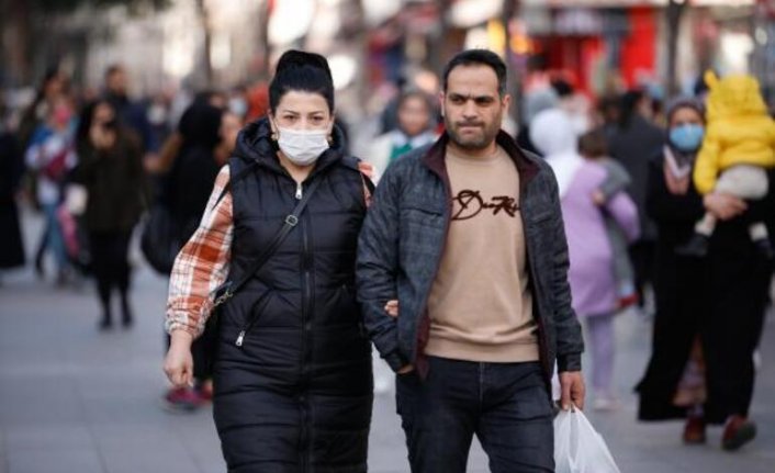 Satışlar yarı yarıya düştü! Herkesin aklında aynı soru: Maske yasağı kalkıyor mu?