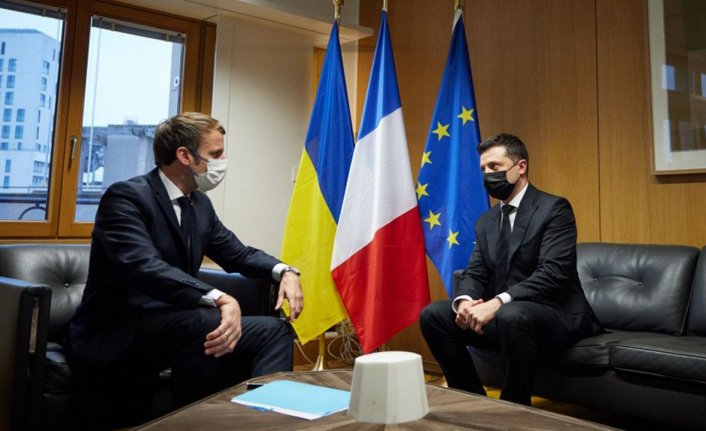 Macron ve Zelenski, Ukrayna'nın doğusundaki krizi konuştu!