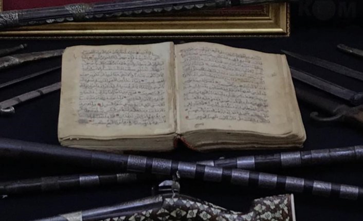 Tarihi eser operasyonunda el yazması Kur'an-ı Kerim ele geçirildi