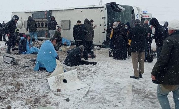 Yozgat'ta otobüs kazası: 1 ölü, 15 yaralı