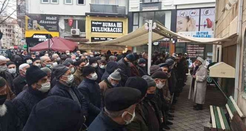 Bursa'da oğlu tarafından öldürülen baba son yolculuğuna uğurlandı