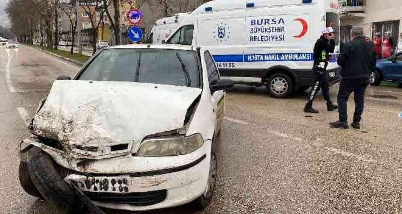 Bursa'da sağanak yağış kaza getirdi