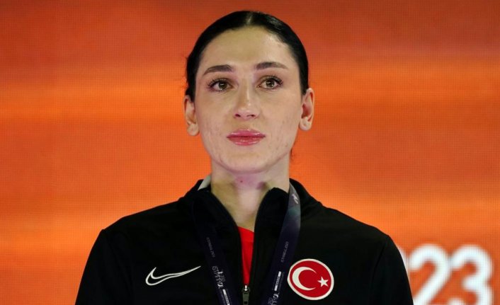 Milli sporcu Tuğba Danışmaz altın madalyasını aldı