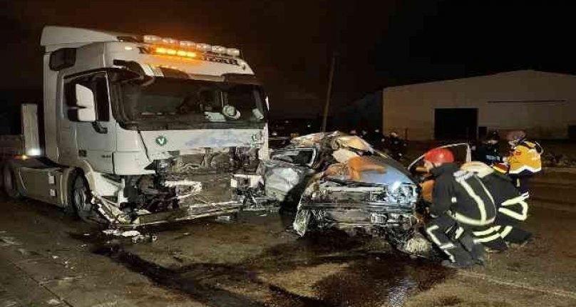 Bursa'da TIR'la otomobil kafa kafaya çarpıştı! 1 ölü