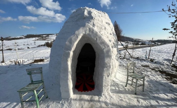 İznik’te mahalleye eskimo evi yaptı; kapıdan misafiri eksik olmadı