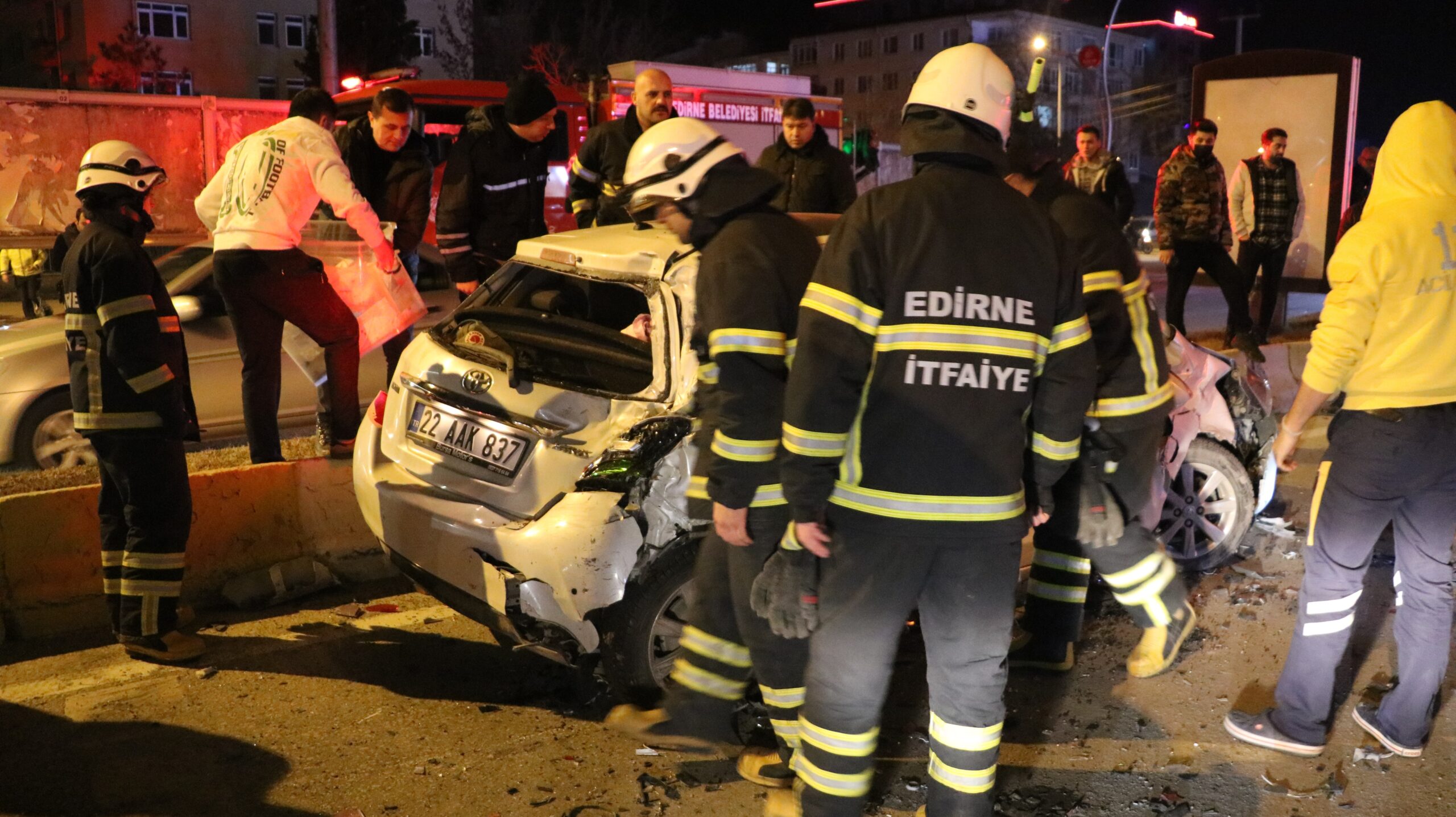 Feci kaza! Sürücülerden biri koronavirüs hastası, diğeri alkollü çıktı