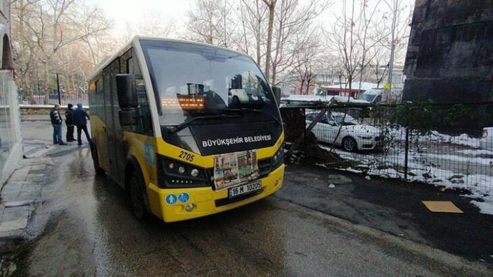 Bursa’da korkunç olay! Kartopu atan çocukları kovalayan otobüs şoförü bıçaklandı