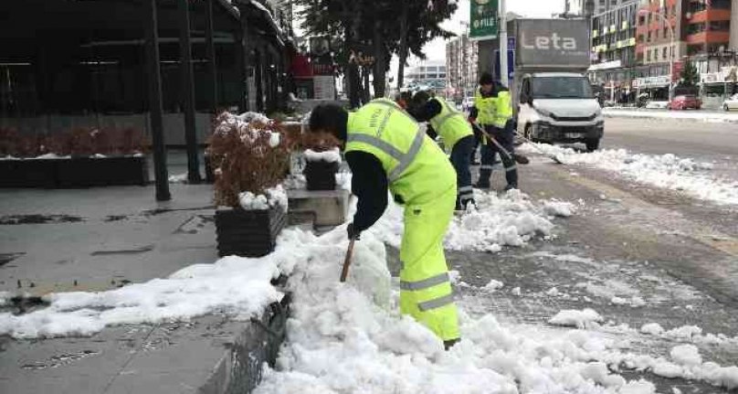 Bursa'da kar mangaları iş başında