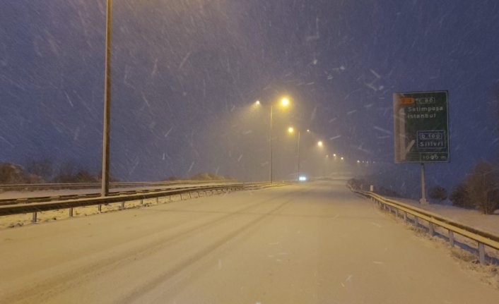 İstanbul'a araç girişleri durduruldu, yollar boş kaldı