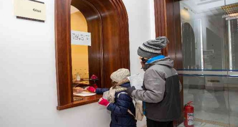 Bursa'da karneler tiyatro biletine dönüştü