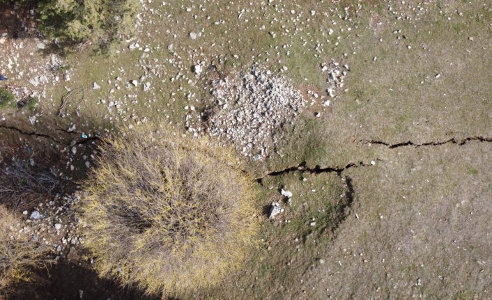 Kar, eridi 300 metrelik fay kırığı ortaya çıktı! Felaketin boyutu bir kez daha ortaya çıktı