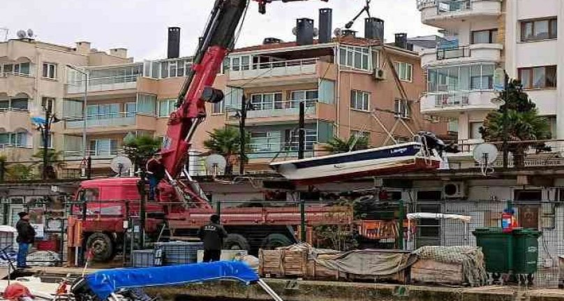 Bursa Mudanya'da limandaki tekneler battı!