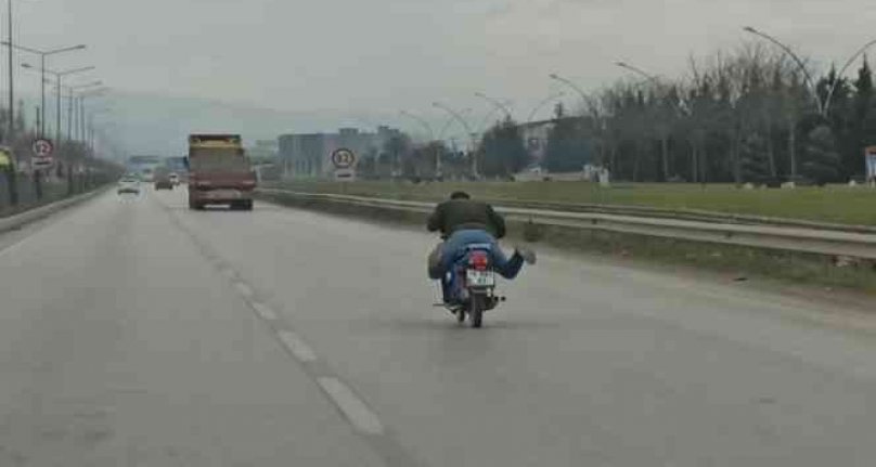 Bursa'da trafiği tehlikeye sokan motosikletliye ceza yağmuru!