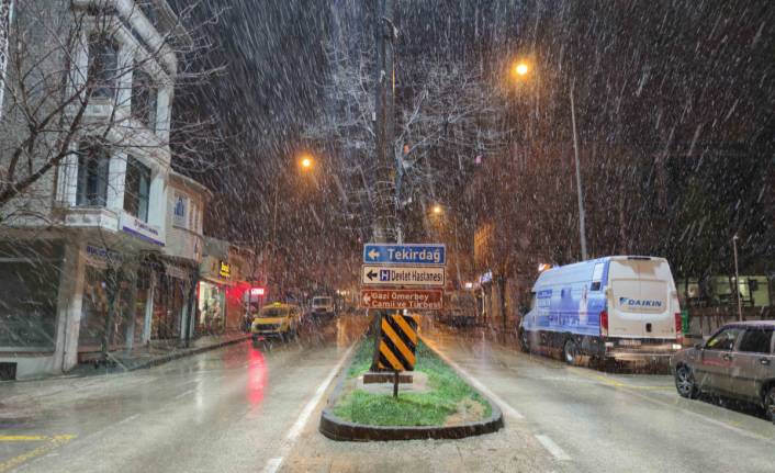 Tekirdağ'da kar yağışı başladı