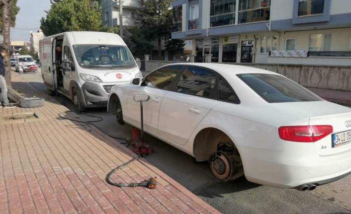 Bursa'da sevgilisiyle tartıştı, sinirini park halindeki araçlardan çıkardı!