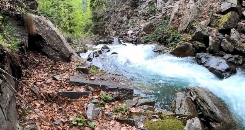 Bursa Tozluyan Şelalesi görenleri büyülüyor