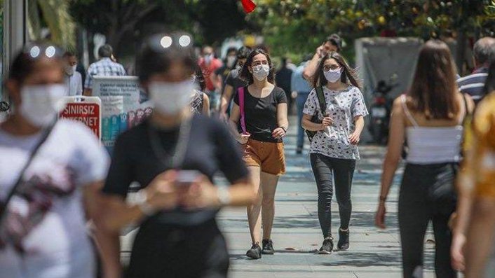 Bilim Kurulu üyesi Akın'dan yazın maske uyarısı