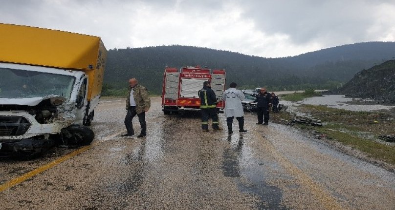 Bursa'da yağmurla gelen kaza!1 ölü, 2 yaralı