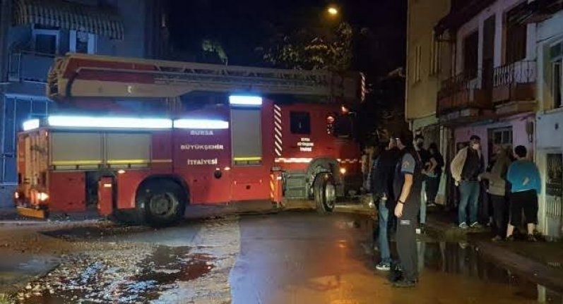 Bursa’da yangını gören vatandaşlar sokağa döküldü