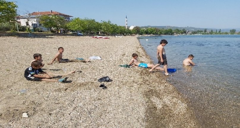 Bursa İznikli çocuklar erken kulaç attı