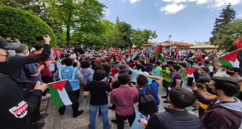 Bursa'da Cuma namazı çıkışı İsrail protesto edildi