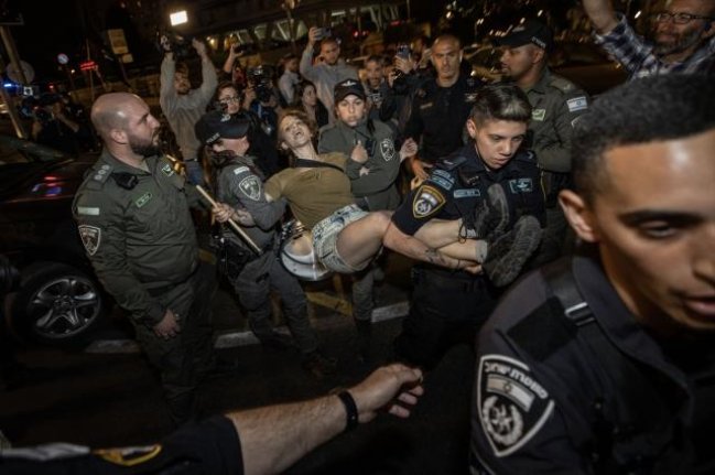 İsrail'de protestocular sokaklara döküldü!