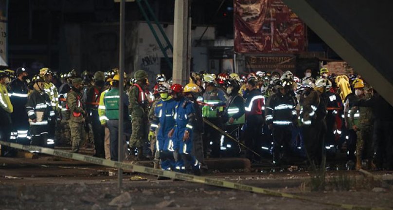 Meksika'da üst geçit çöktü: 20 ölü