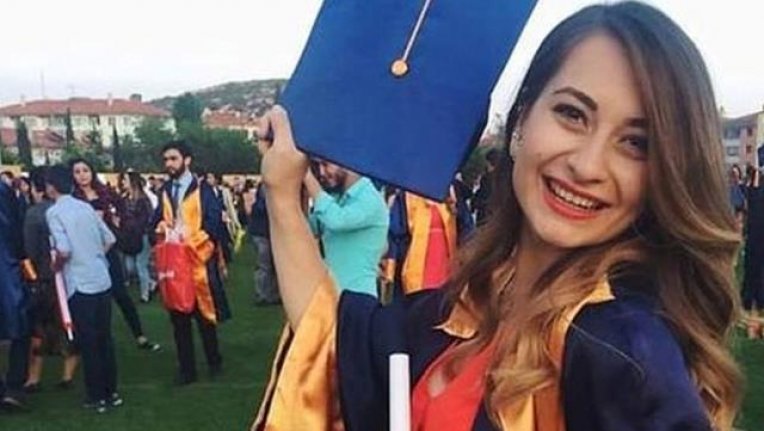 Esra öğretmenin kahreden ölümü! Ders anlatırken beyin kanaması geçirerek hayatını kaybetti...