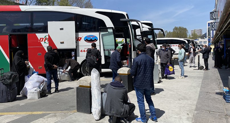 Tam kapanma öncesi otogar yoğunluğu