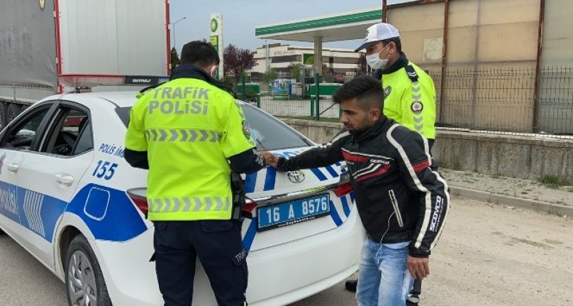 Bursa'da polisten kaçarken motosikletten düşen sürücüye ceza yağdı!