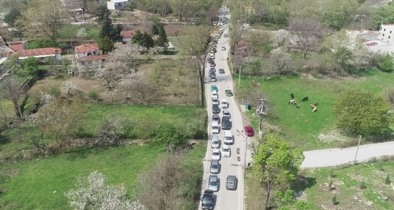 Bursa'da kısıtlama öncesi kilometrelerce kaynak suyu kuyruğu