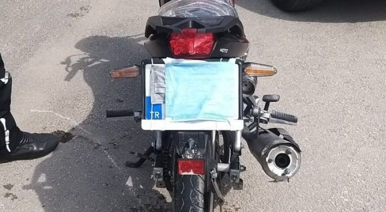 Bursa'da maskeyi motosikletinin plakasına takan sürücüye para cezası!