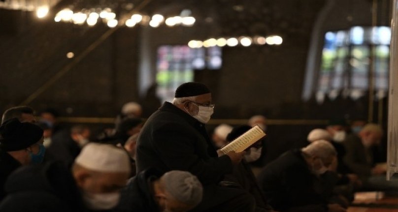 Bursa Ulucami'de Ramazan'ın ilk cuma namazı kılındı