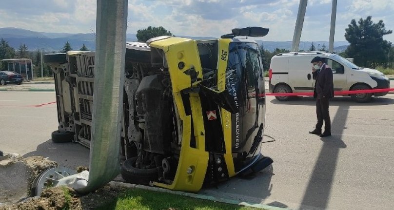 Bursa'da toplu taşıma midibüsü devrildi: 5 yaralı