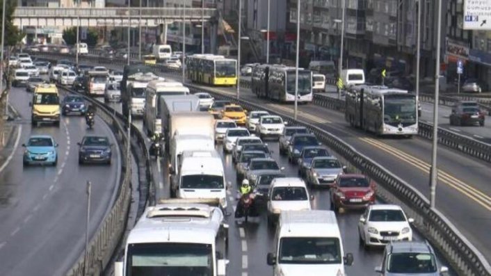 43 ilin geçiş güzergahında kısıtlama sonrası trafik yoğunluğu!