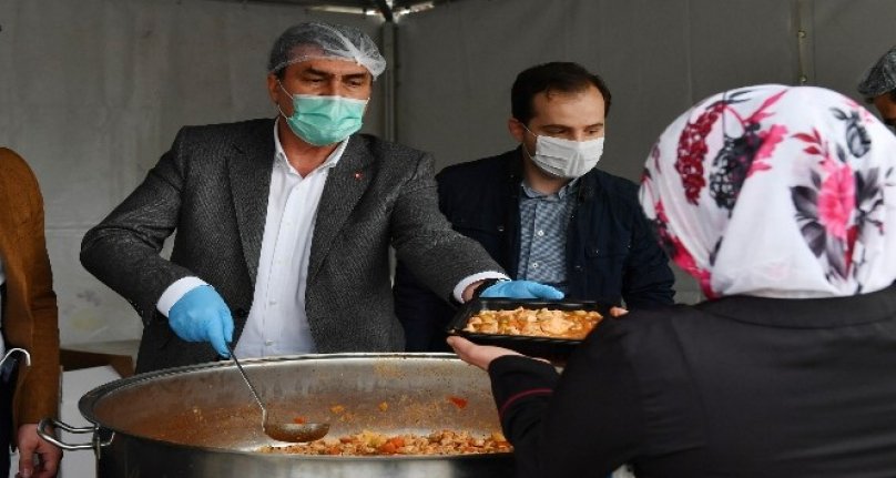 Bursa Osmangazi'de sofralar ayrı, gönüller bir