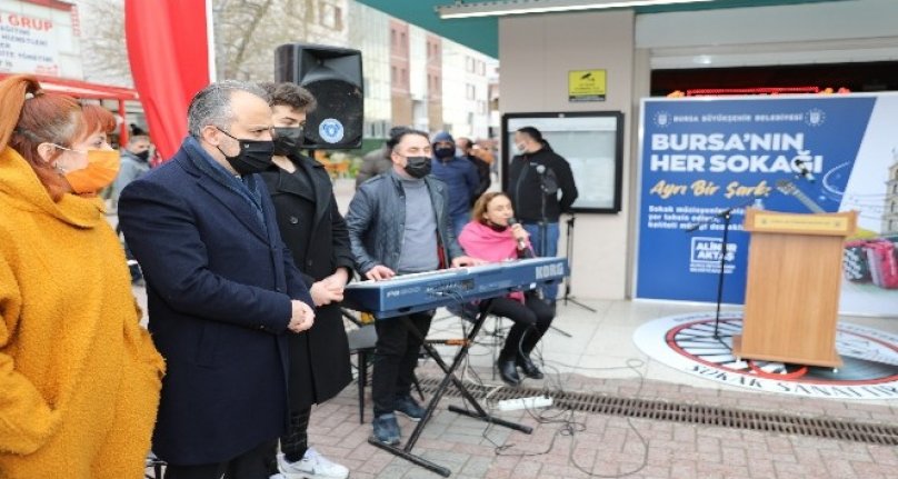 Bursa'da 60 sokak müzisyeni sanata başladı