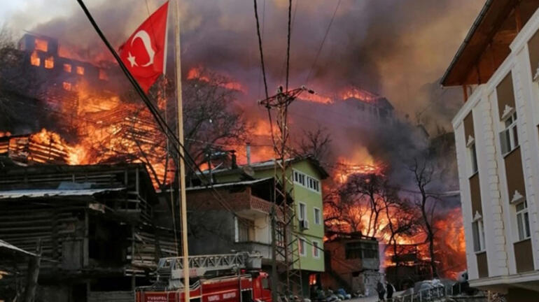 Artvin’de yanan köyden çağrı! "Yardımlar bize yetti, başkalarına gönderin"