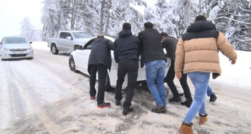 Uludağ'a çıkmak isteyen tedbirsiz vatandaşlar yolda kaldı!