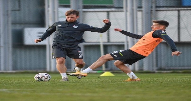 Bursaspor'dan iki futbolcu Ümit Millî Takıma davet edildi