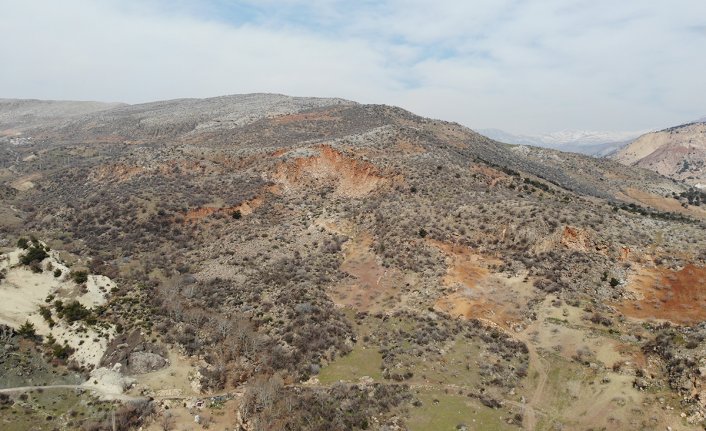 Deprem dağları yerinden oynattı