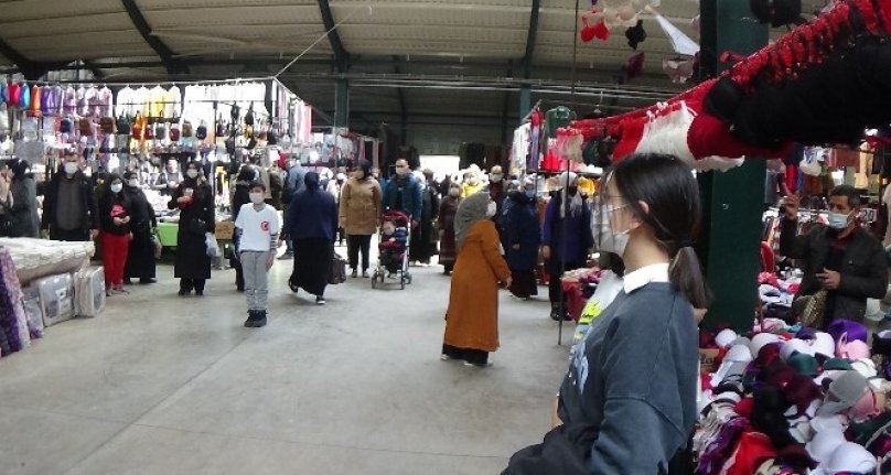 Bursa'da habersiz çalınan İstiklal Marşı'nı duyan olduğu yerde kaldı