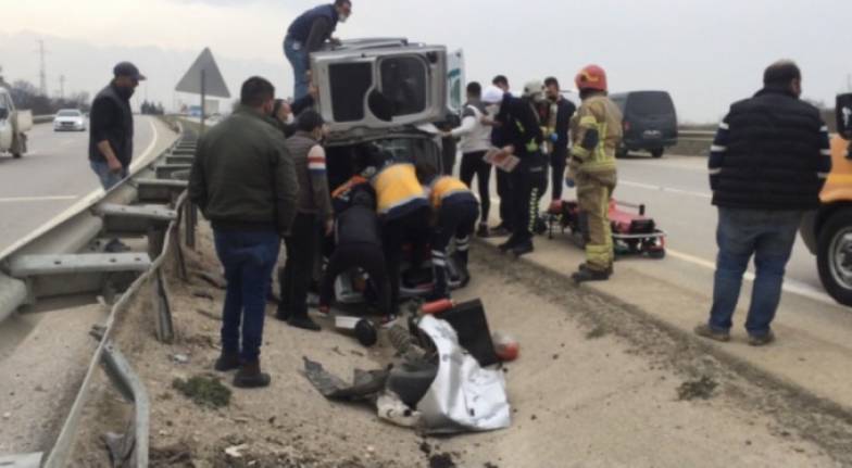 Bursa'da tekerleği kopan araçta sıkıştı, dakikalarca kurtarılmayı bekledi!